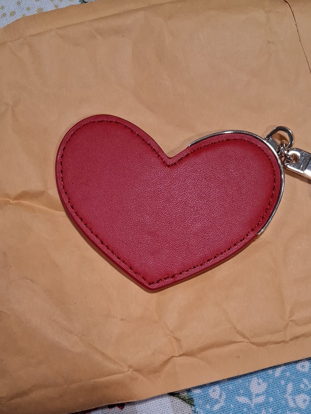 KATE SPADE LEATHER STUDDED HEART KEY FOB